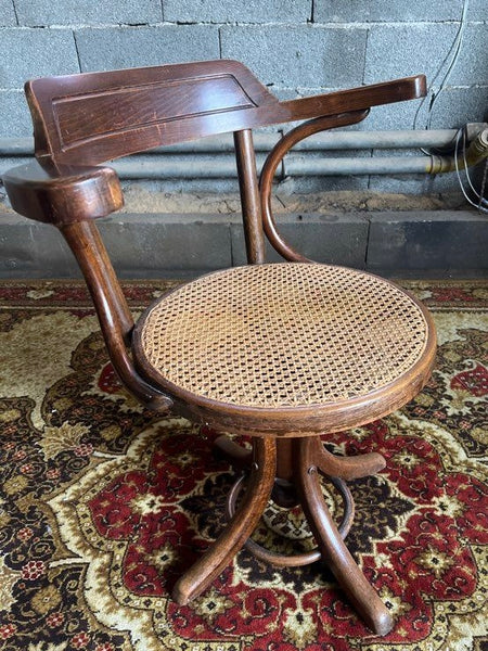 Fauteuil de barbier / coiffeur vintage Fischel en bois cintré et cannage de rotin - Début XXiéme