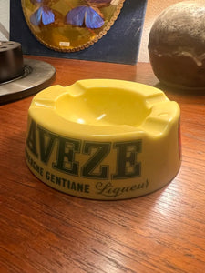 Cendrier publicitaire rond vintage AVEZE Auvergne gentiane Magnier Blangy en opaline jaune - Années 60