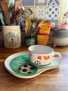 Service à petit-déjeuner vintage tasse et plateau Football - Casual Dining by MaryAnn Baker