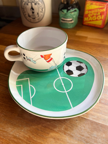 Service à petit-déjeuner vintage tasse et plateau Football - Casual Dining by MaryAnn Baker