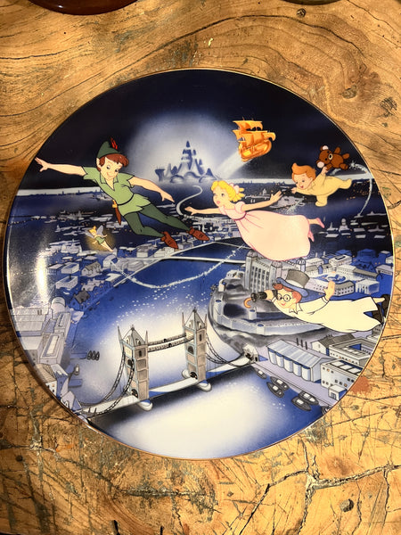 Assiette décorative / de collection en porcelaine Peter Pan 21cm - Disney - Kenleys Limited