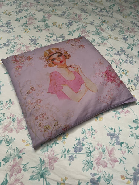 Coussin carré vintage Joséphine Currie en satin rose et violet