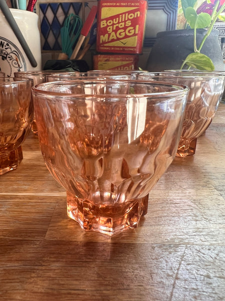 Lot de 8 verres vintage en verre rose dit rosaline - Made in France - Années 50