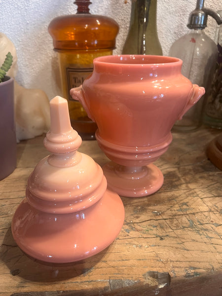 Pot à couvercle vintage en verre soufflé opaline rose poudrée - Années 60