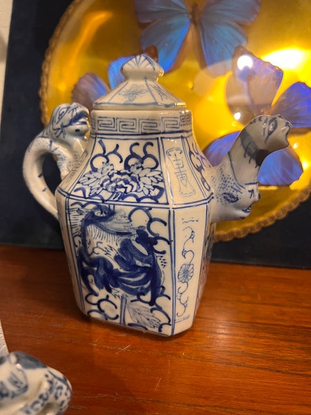 Service à thé ancien en porcelaine chinoise bleu et blanc Salamandres et Dragons Epoque QIANLONG Dynastie QING