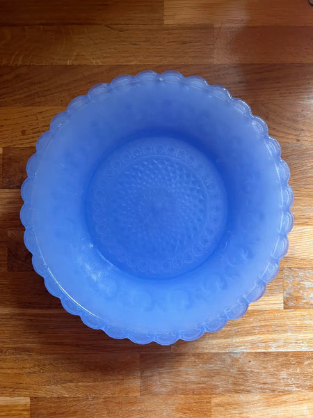 Lot de 5 assiettes vintages en verre opaque bleu