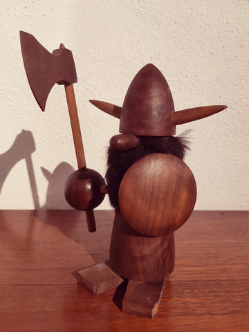 Statuette Viking scandinave en teck et fourrure - Le Sélectionneur - Brocante en ligne