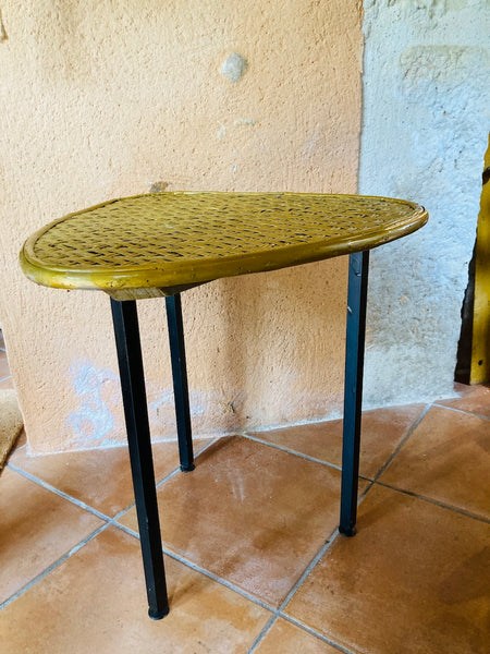 Guéridon / table d'appoint vintage en bois, métal et rotin doré