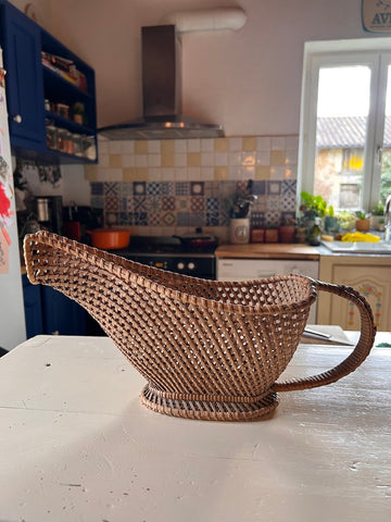 Panier / porte-bouteille vintage en osier tressé