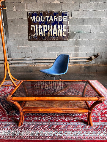 Table basse vintage en rotin et cannage et plateau verre fumé - Années 70